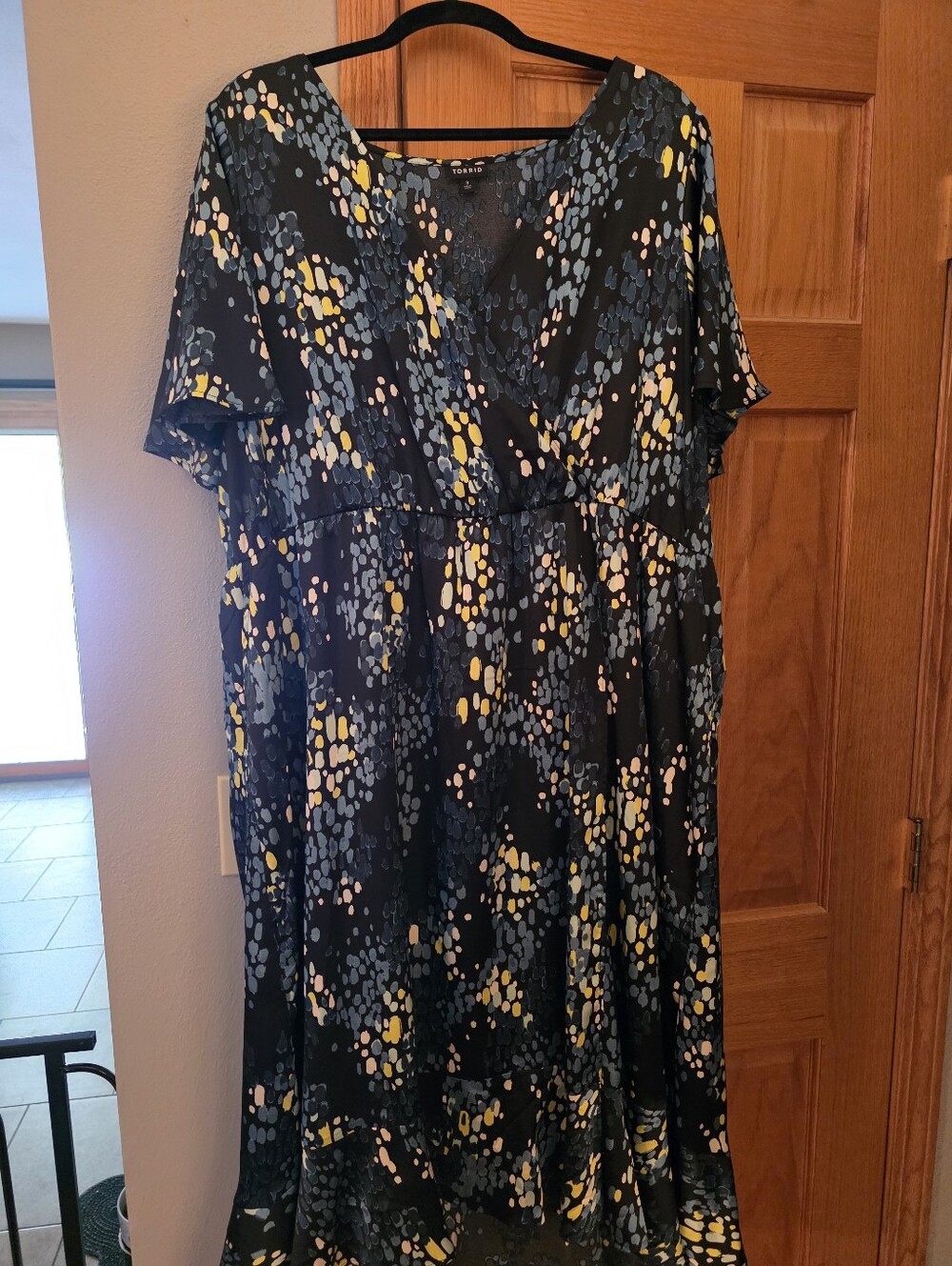 NWOT Torrid Midi Bubble Charm Wrap Dress